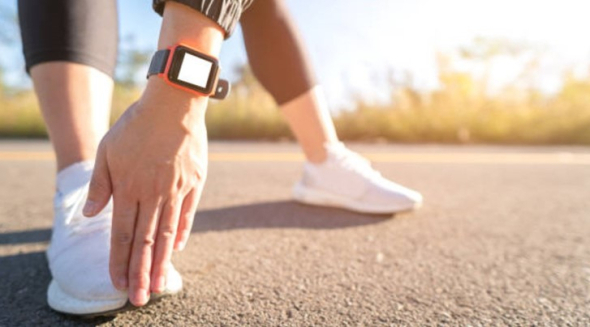 Фітнес-браслет або смарт-годинник: що вибрати
